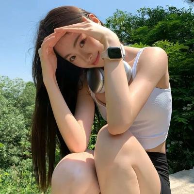 穿黑衣的女孩