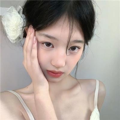 以泥为妆